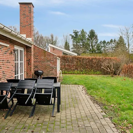 Townhouse With Nature As Neighbor