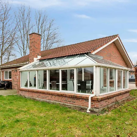 Townhouse With Nature As Neighbor Brande